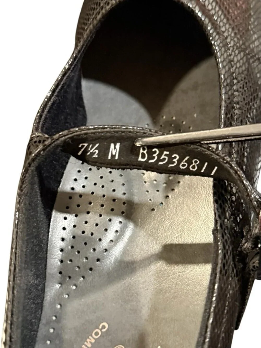 SAS Womens Size 7.5 Mary Jane Black Leather Snake Tripad Comfort EUC Flats Shoes